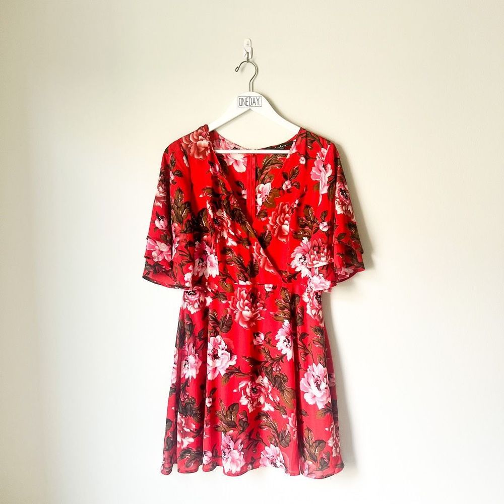 (Sold) Lulu’s Laclair Red Floral Print Surplice Skater Dress Size L - Picture 5 of 8